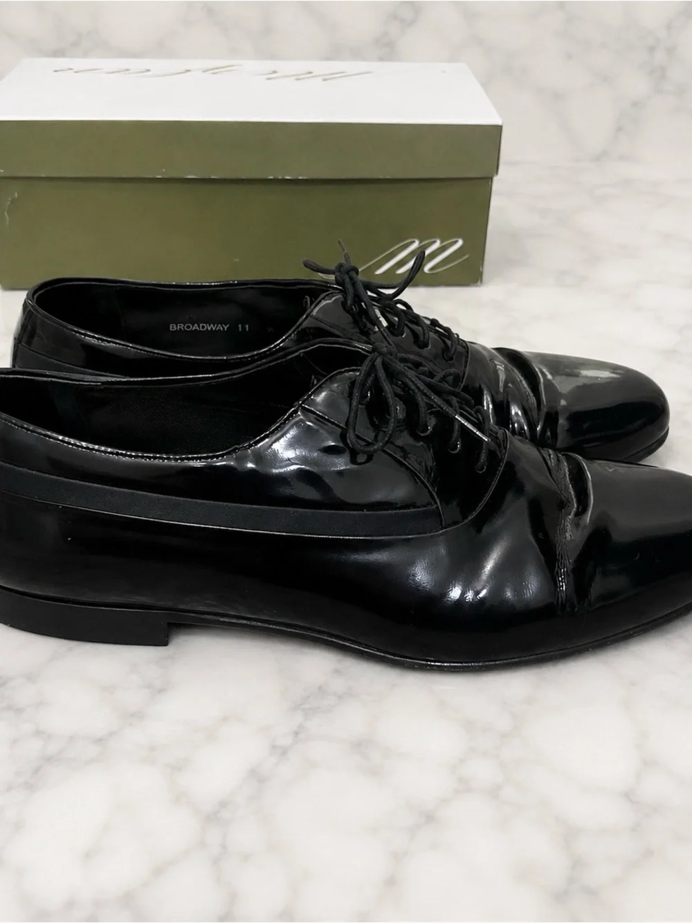 Mezlan sleek black